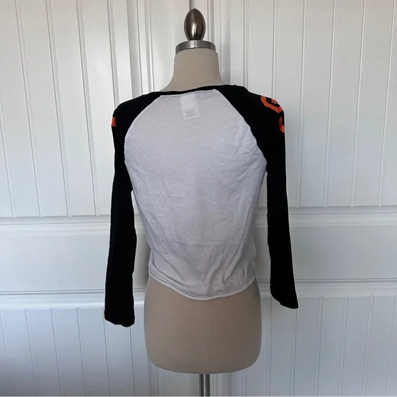 San Francisco Giant's Cropped Graphic Tee - Picture 4 of 6